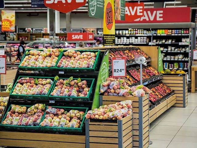 Цены на продукты питания в России и их изменение за год, данные на январь 2024 года